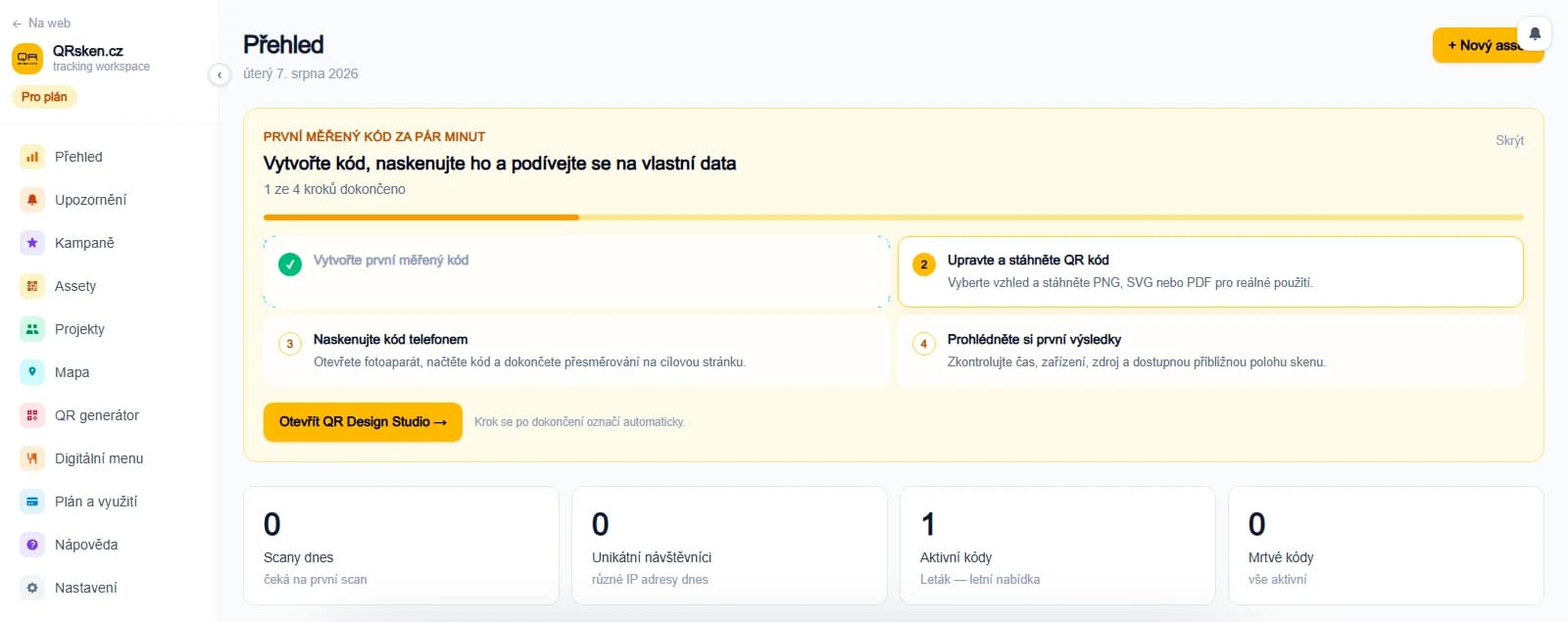 Dashboard QRsken.cz s úvodním checklistem: vytvoření kódu, QR Design Studio, testovací sken a první výsledky.